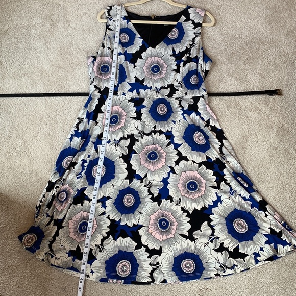 Sleeveless Dress - Picture 3 of 4